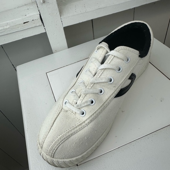 Tretorn Nylite Icon Sneaker - Women's Size 9 Black and White Tennis Shoes - Picture 8 of 13